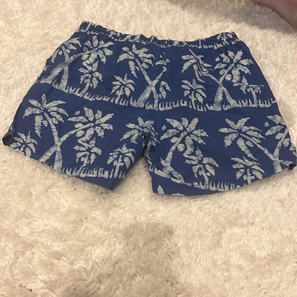 Izod men’s swim suit - Picture 2 of 2